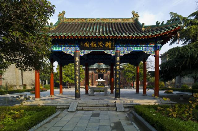 河南的朱仙镇为什么能够与景德镇齐名成为四大名镇之一？
